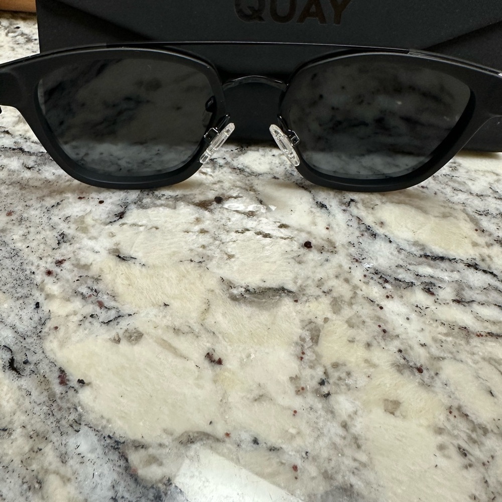Quay Black Sunglasses with Case*NEW* - Picture 5 of 9